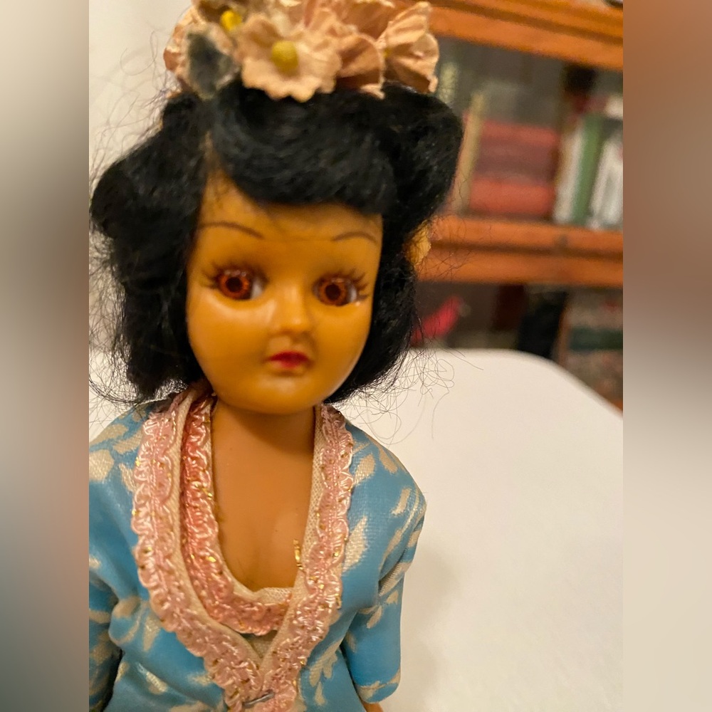 Vintage Fabulous Stylish Set of 2 Blinking Eye Fashion Dolls - Picture 2 of 12